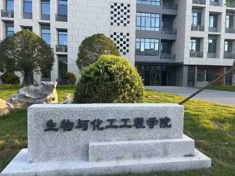泗水县扬州职业大学体育场高杆灯项目